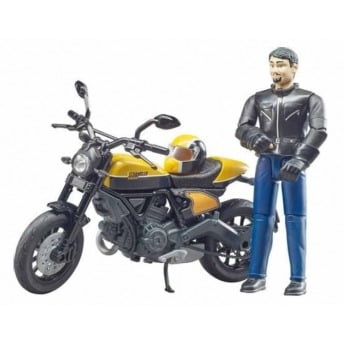 motocicleta deportiva bworld scrambler ducati full throttle con conductor bruder toys juguetes/modelismo/autos a escala, motocicleta juguete color Amarillo con chasis negro y detalles grises en vista 3/4; asiento único, manubrio alto y pata de apoyo visibles; figura conductora articulada con chamarra negra y pantalón azul de pie junto a la moto. Suele usarse para escenas de juego y colecciones de figuras de acción.