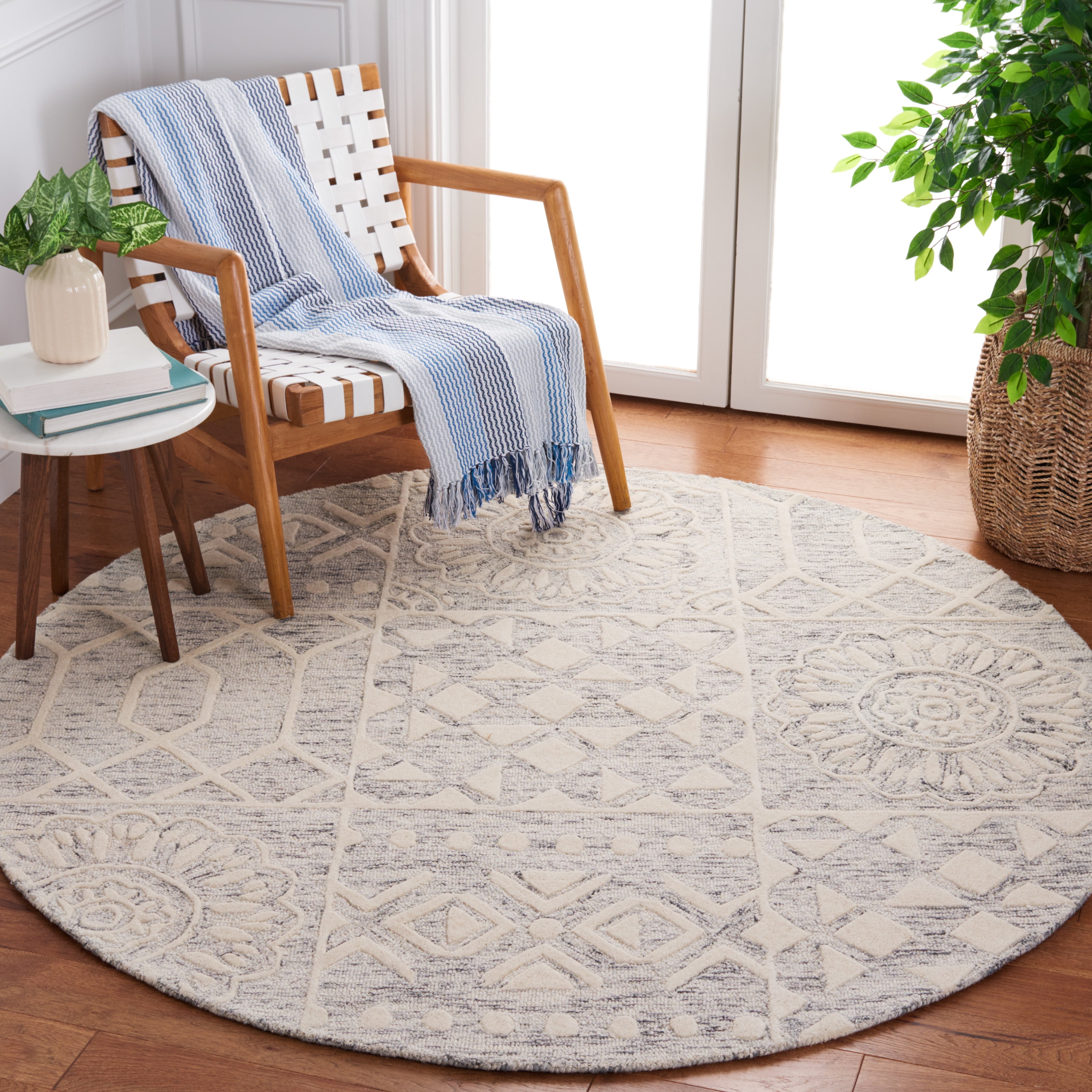 SAFAVIEH Metro Adair Medallion Area Rug, Silver/Ivory, 6' x 6' Round