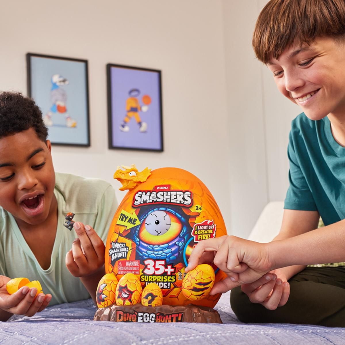 Smashers Dino Egg Hunt by ZURU, Light-Up Fire Breathing Dinosaur Themed Treasure Hunt Toy, Collectable Toy for Boys and Kids, Surprise Unboxing Skull