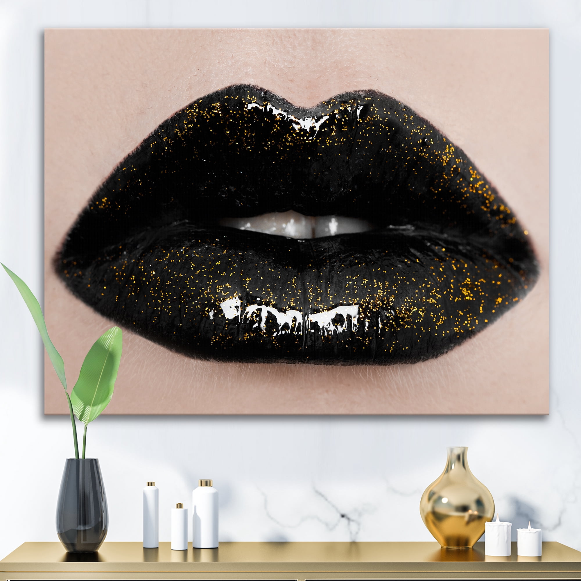 Designart ' Close-Up Of Gorgeous Female Lips I ' Modern Canvas Wall Art Print