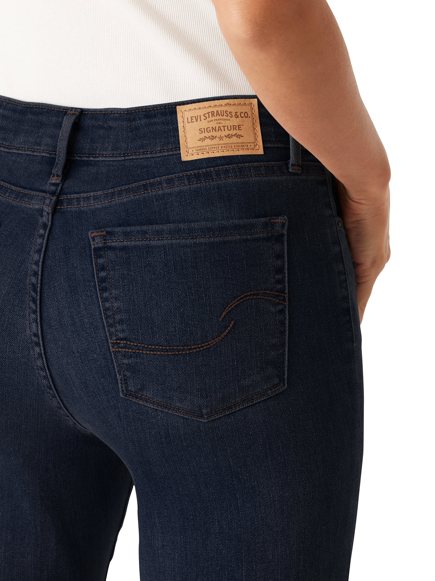 Levi Strauss Signature Women's and Women's Plus Mid Rise Slimming Bootcut Jeans, Sizes 2-26
