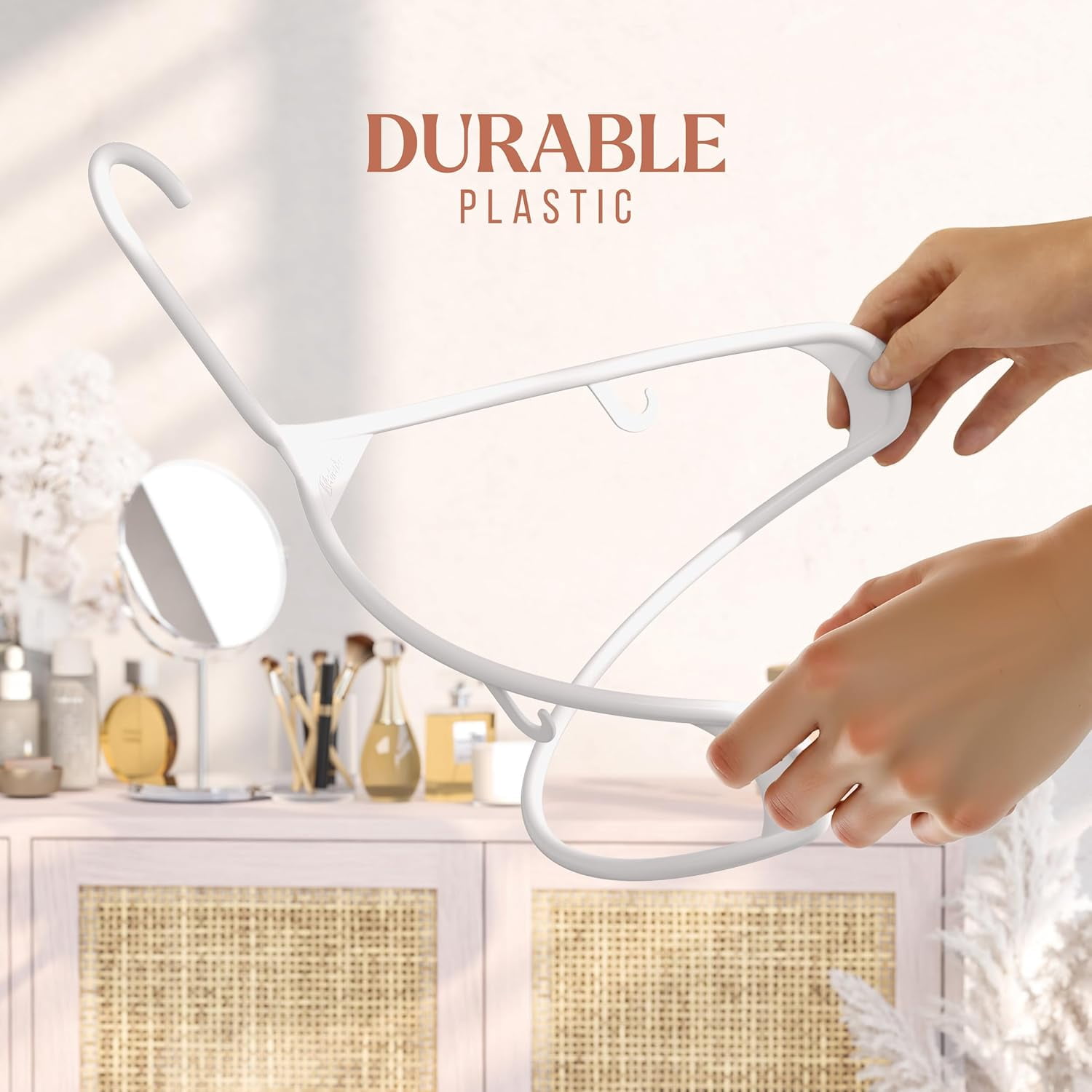 Plastic Hangers 20 Pack White - Clothes Makes The Perfect Coat Hanger and General Space Saving for Closet Percheros Ganchos para Colgar Ropa Hangars