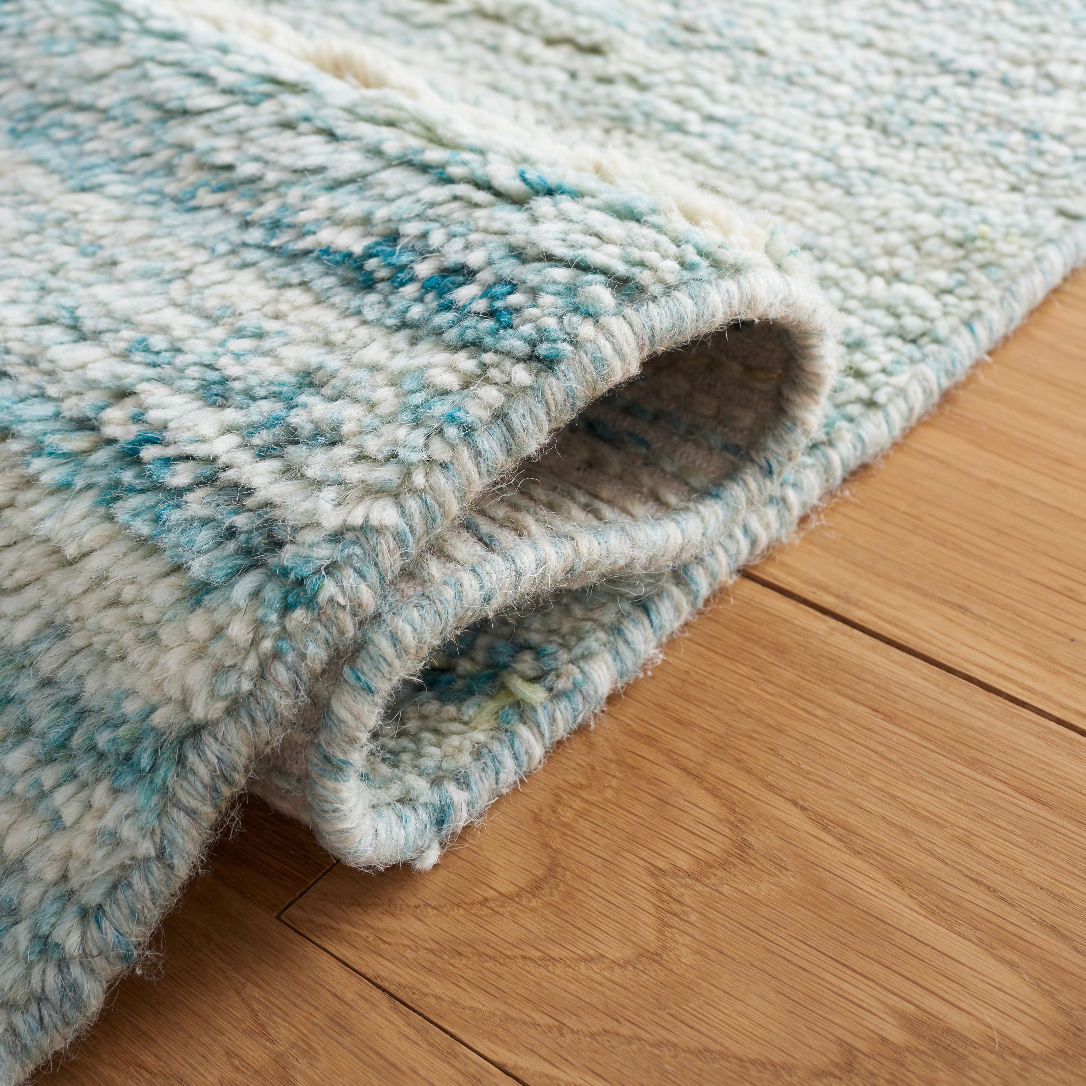 SAFAVIEH Casablanca Katharine Distressed Area Rug, Turquoise/Ivory, 3' x 5'