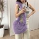 thumbnail image 5 of Bolso de hombro peludo para mujer, bolso informal con forma de corazón de amor, bolso elegante para chica con cadena suave, 5 of 7
