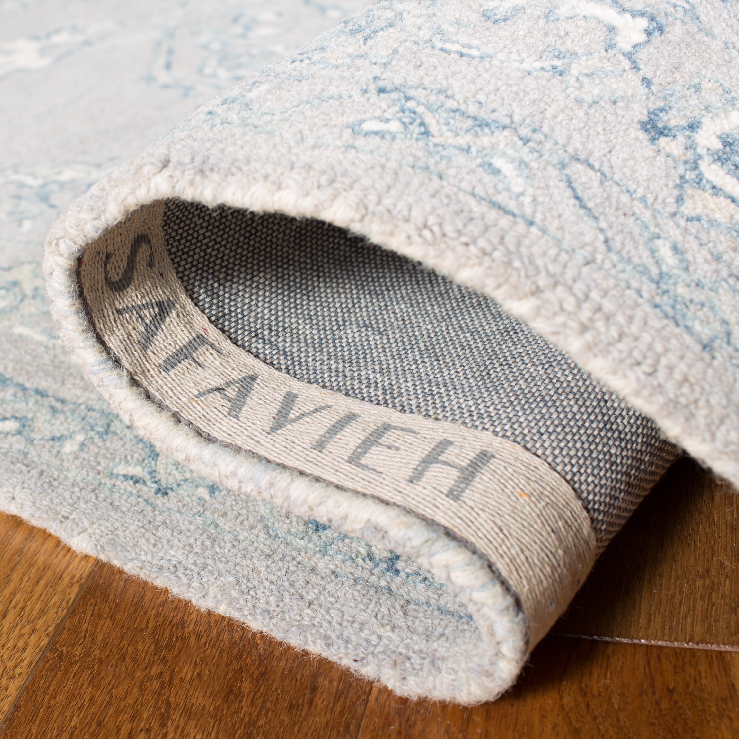 SAFAVIEH Micro-Loop Britton Oriental Runner Rug, Light Grey/Ivory, 2'3" x 5'