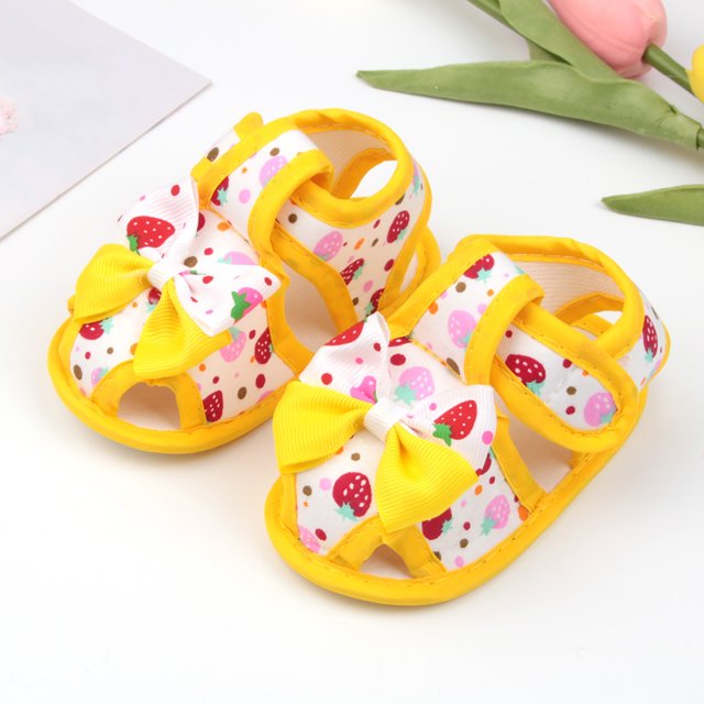 NOKIO Sandales pour Bébé Filles Garçons, Chaussures de Marche Douces Imprimé Fraise Design Princesse avec Sangles Réglables