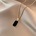 thumbnail image 3 of Collar con colgante de letra cuadrada de doble cara geométrica que no se decolora, estilo frío, temperamento simple, cadena de clavícula para mujer, 3 of 5