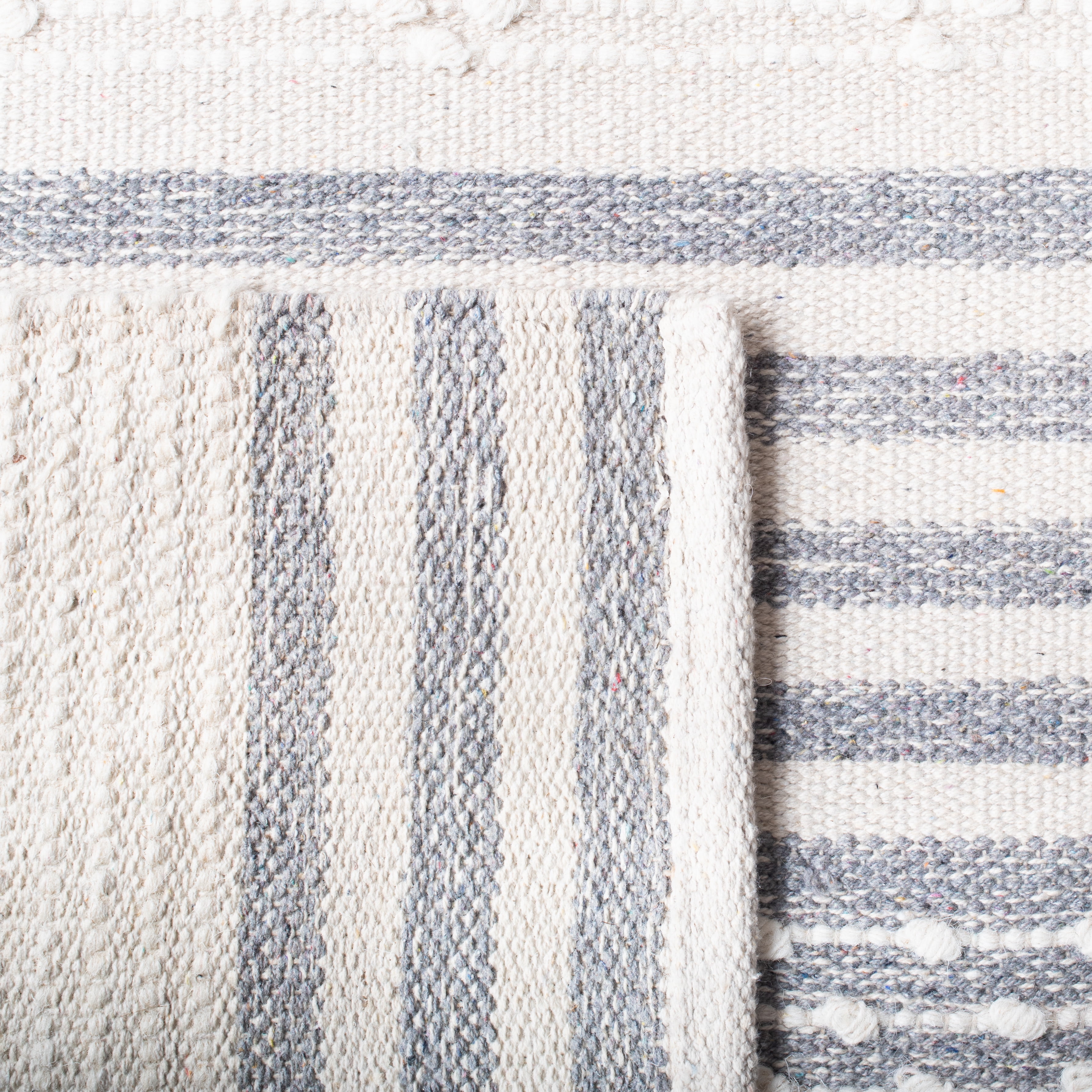 SAFAVIEH Striped Kilim Fergal Striped Area Rug, Silver/Ivory, 6' x 9'