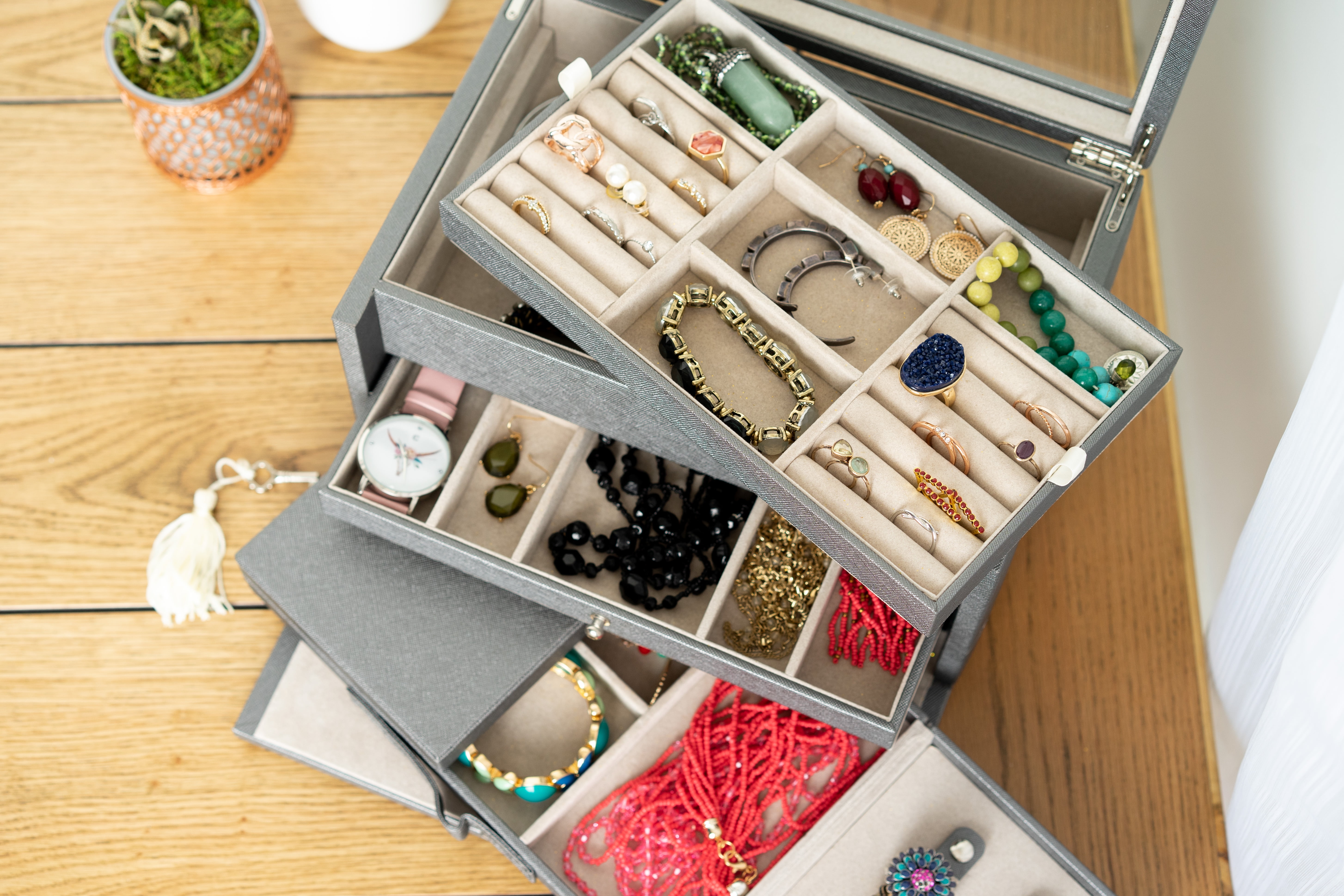 Hives and Honey Danielle Leather Jewelry Box for Women, Pewter