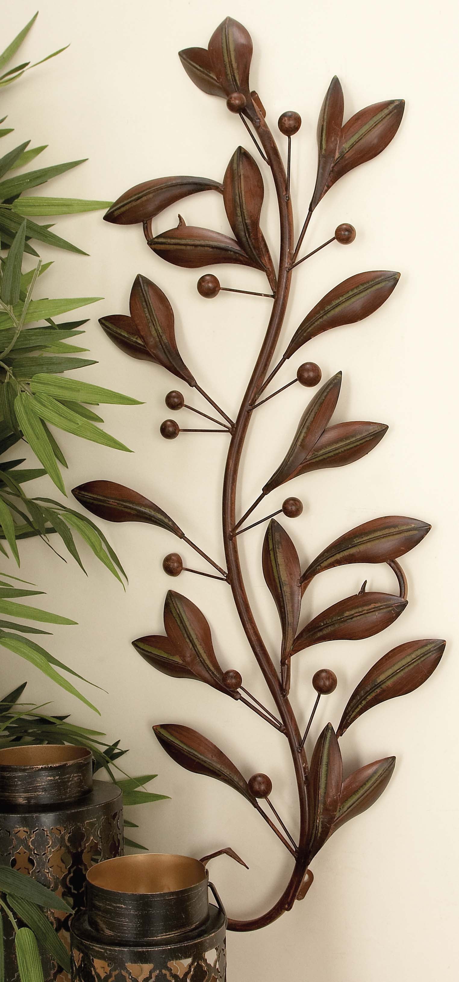 Decmode Traditional 36 Inch Metal Leaf and Berry Wall Decor Set of 2