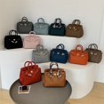 thumbnail image 2 of Beibei Shangpin 2024 Nueva moda europea y americana Litchi Pattern Lock 25CM Platinum Bag Bolso bandolera de un solo hombro para mujer, 2 of 5