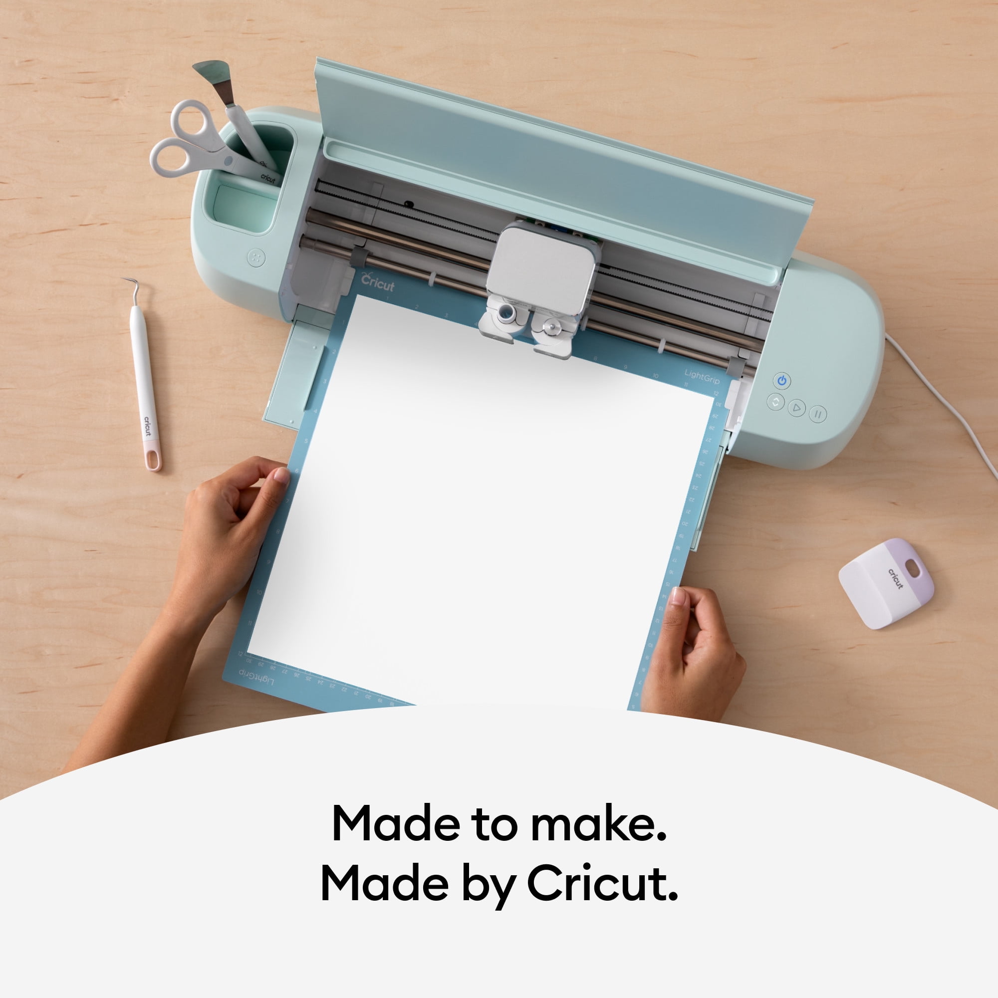 Cricut UV-Activated, Color-Changing Iron-On, White - Blue, 12" x 19", Roll