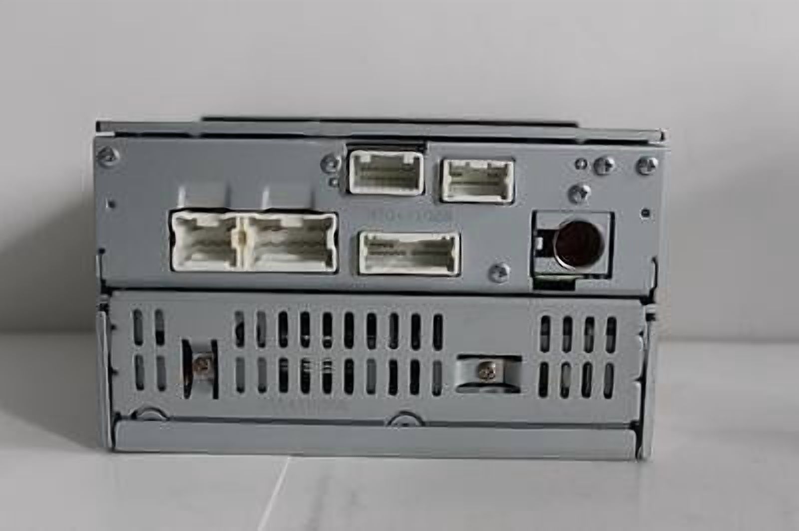 2005-2007 Nissan Xterra  Pathfinder Radio Stereo 6 Disc Changer Cd Player