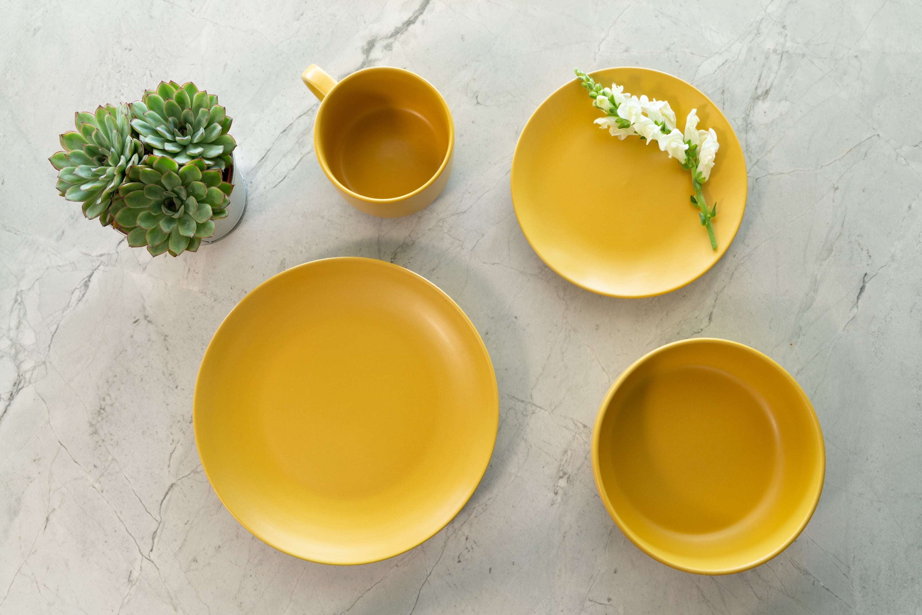 10 Strawberry Street Wazee Matte 16 Piece Coupe Dinnerware Set, Honey Gold