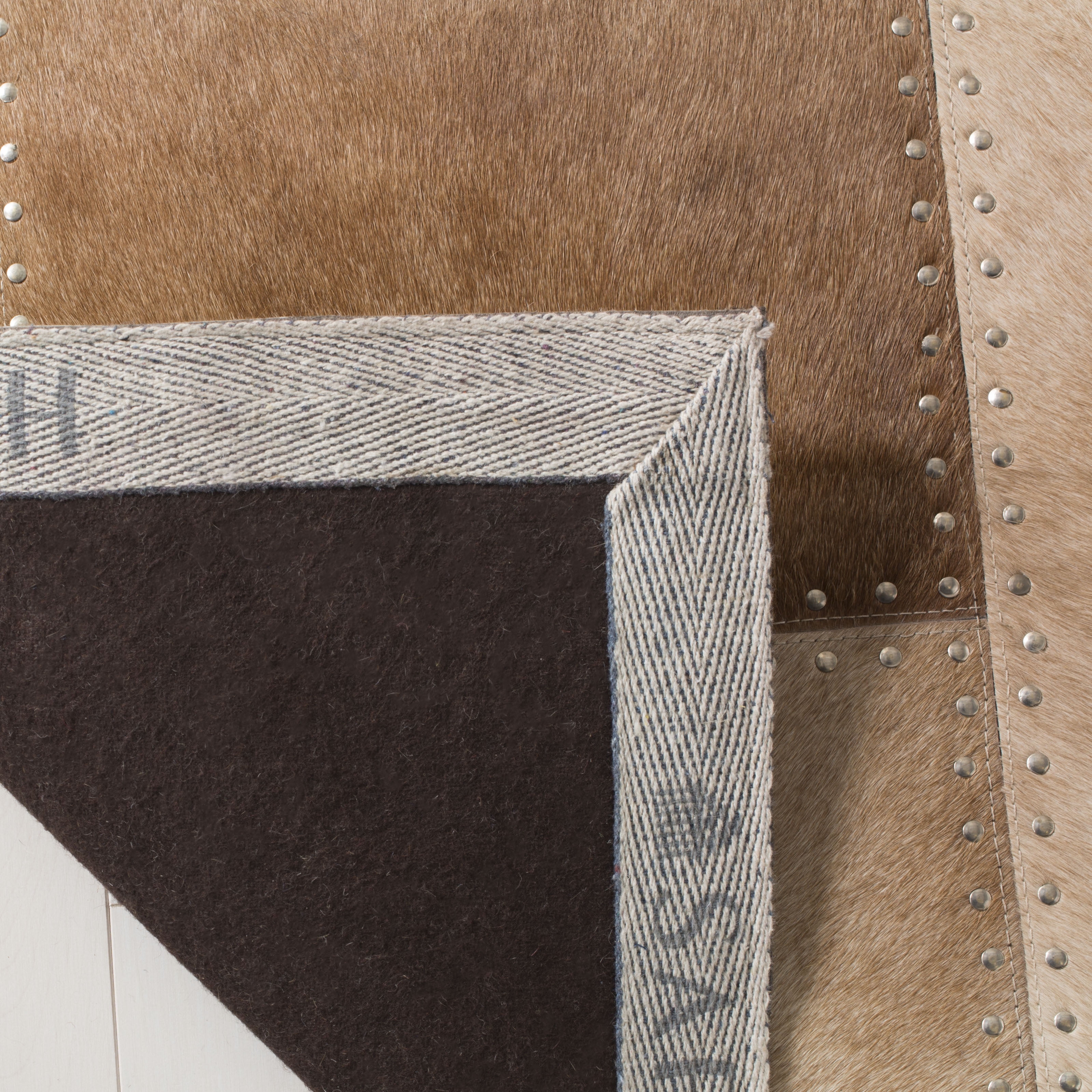 SAFAVIEH Studio Leather Juniper Geometric Runner Rug, Beige, 2'3" x 7'