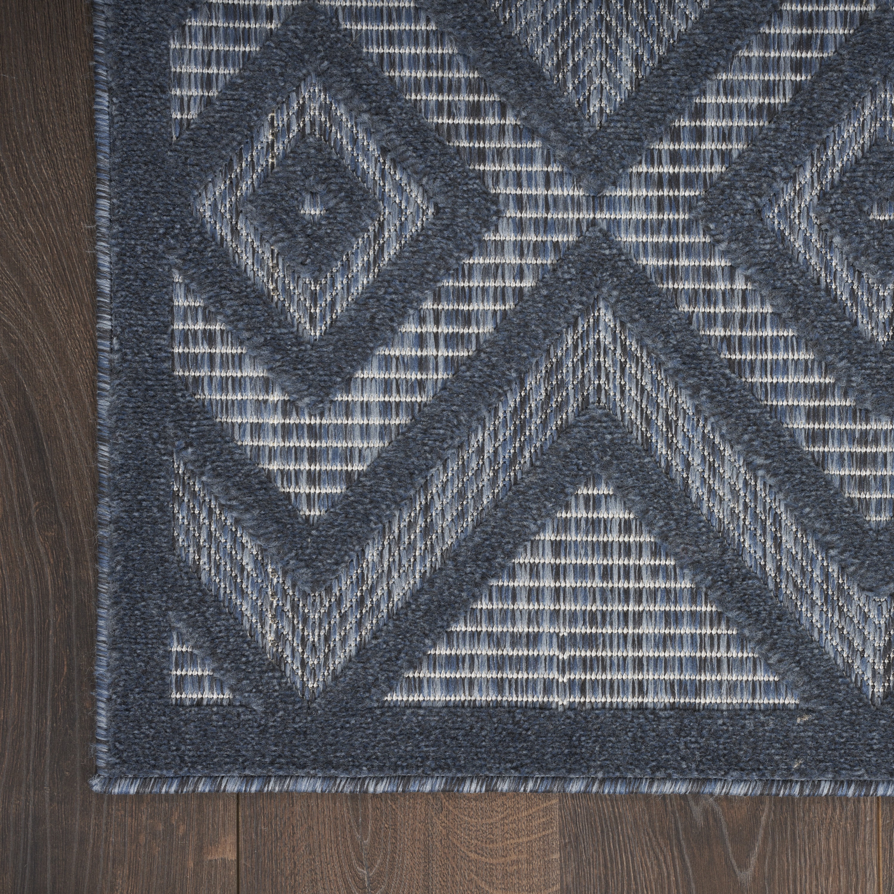 Nourison Versatile Indoor/Outdoor Navy Blue 5' x 7' Area Rug, (5x7)