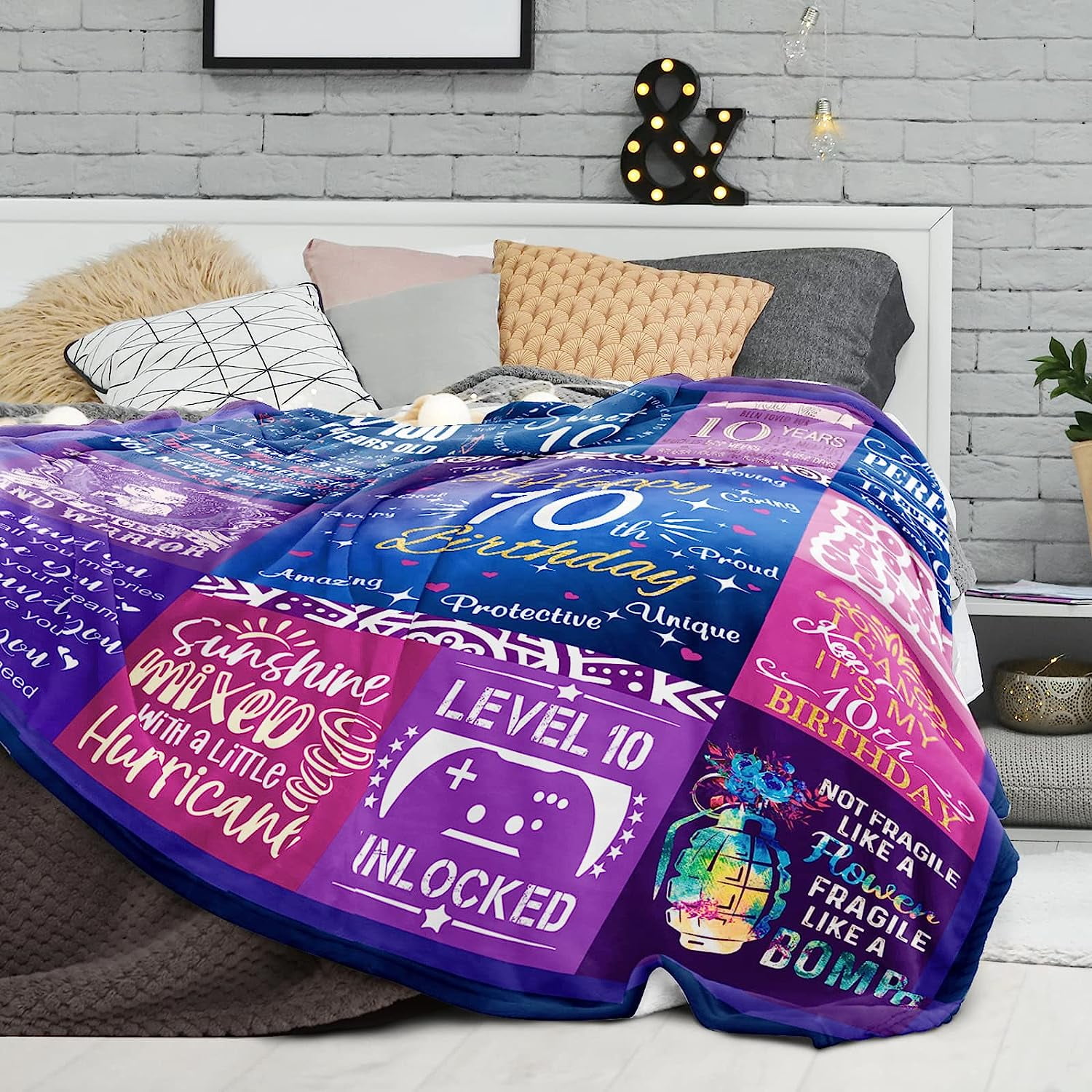 RooRuns 17 Year Old Girl Gift Ideas, Gifts for 17 Year Old Girl, 17th  Birthday Gifts for Girls, Best Birthday Gifts Blanket 60” x 50” for 17 Year  Old Girl, Happy 17th Birthday 