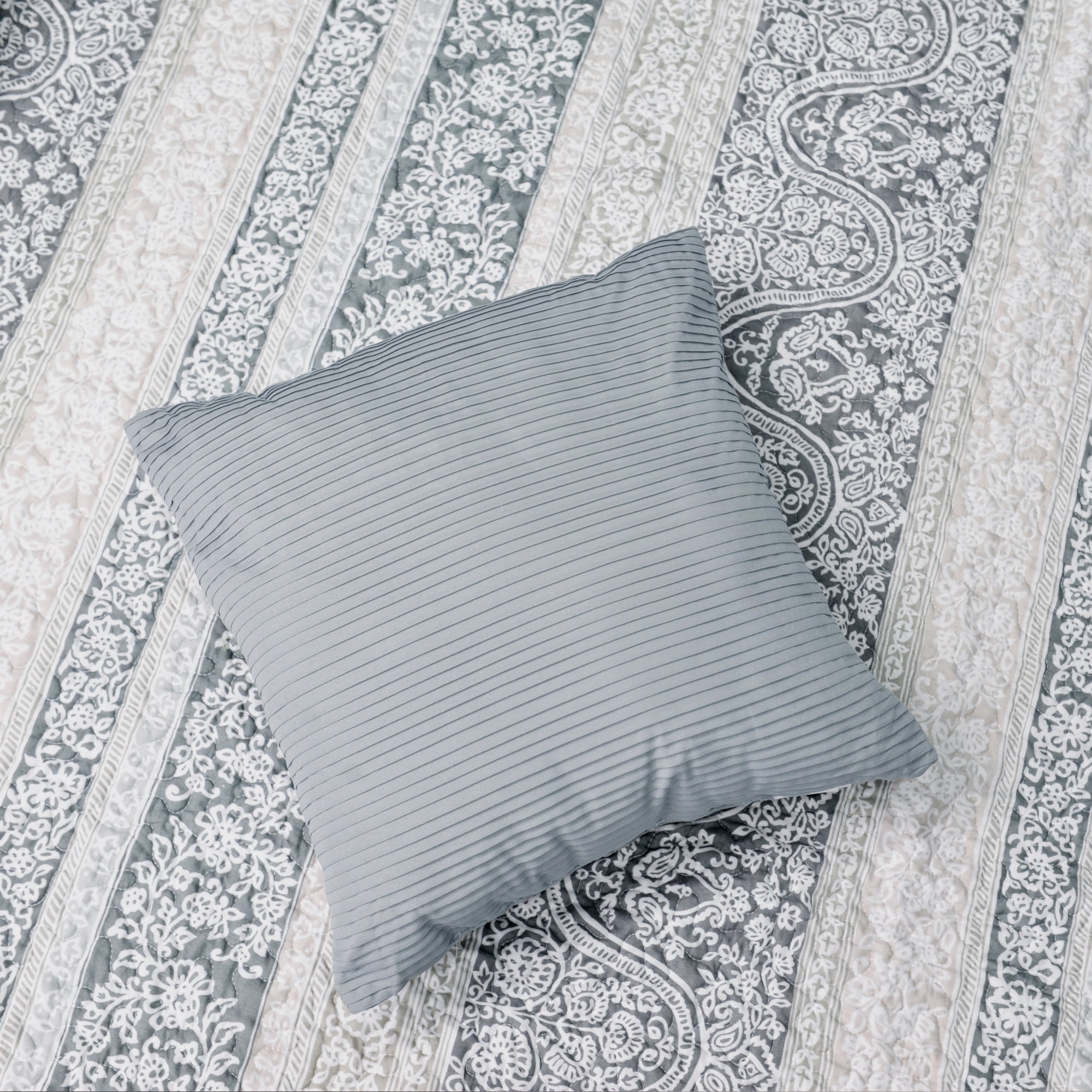 Home Soft Things 6 Piece Marchesa Printed Quilt Set with bedskirt, Queen (90" x 90")