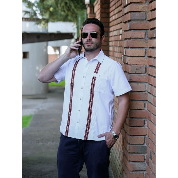Guayabera Hombre Manga Corta Blanca con Bordado Rojo Barca e Spiggia Guayabera de tela de Lino comoda y fresca. Modelo de manga corta para hombre