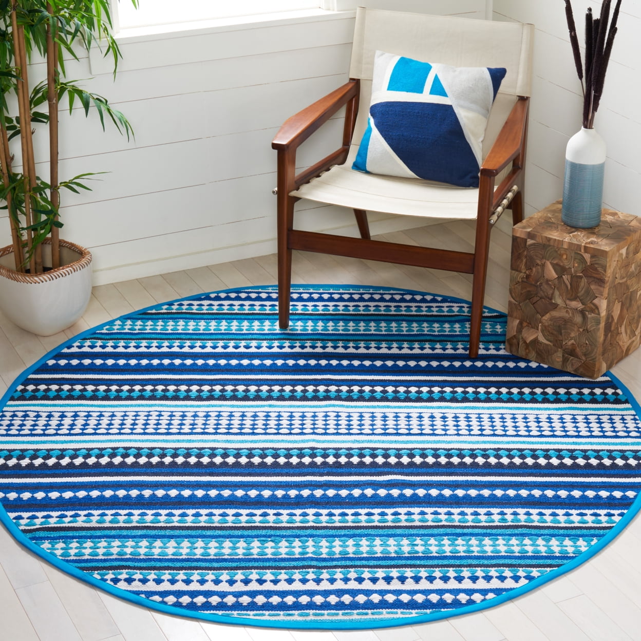 SAFAVIEH Montauk Kenyon Southwestern Cotton Area Rug, Blue/Ivory, 5' x 8'