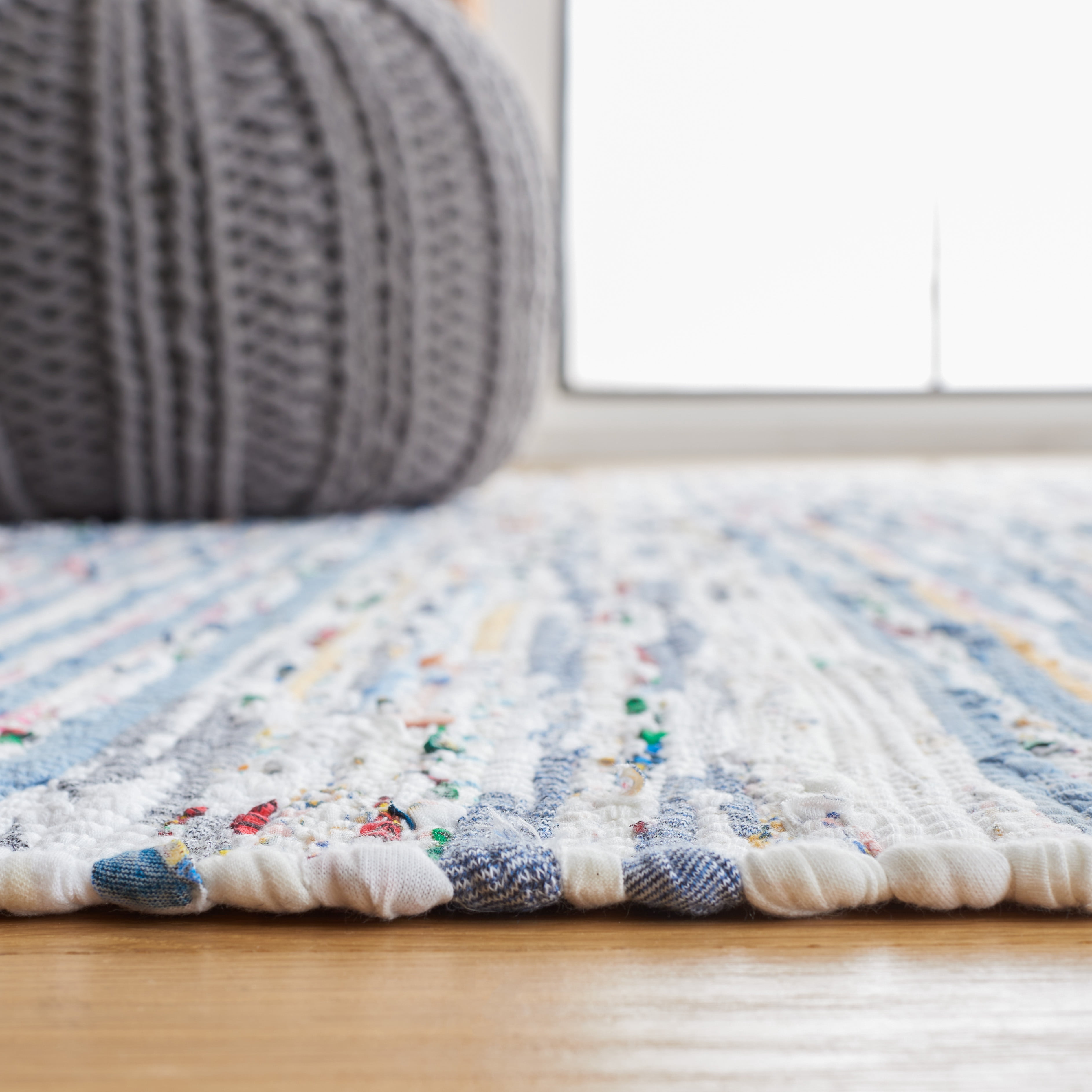 SAFAVIEH Montauk Randa Distressed Area Rug, Blue/Ivory, 5' x 8'