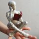 thumbnail image 4 of Estatua de resina estilo pensador escultura abstracta decorativa colección, 4 of 4