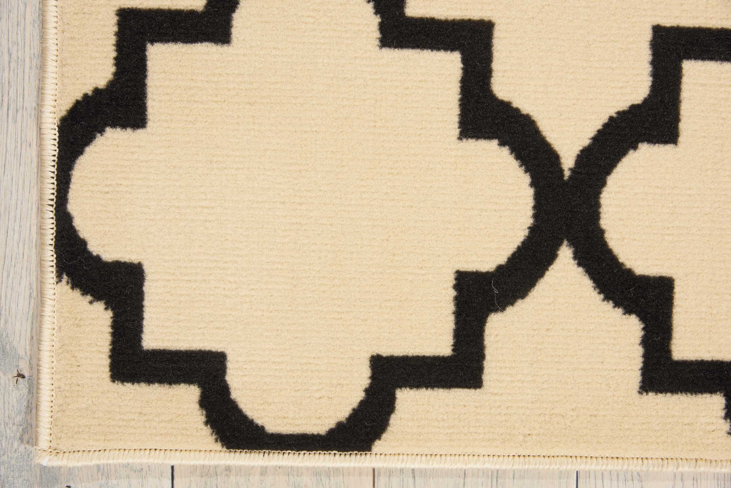 Eclectic Essentials Cream/White Moroccan Trellis Area Rug