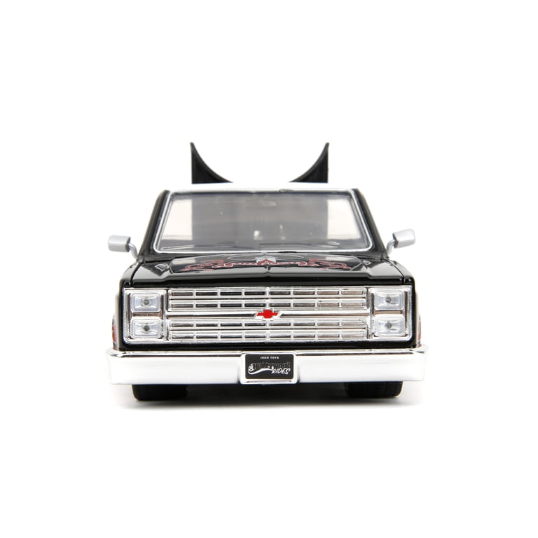 ミニカー JADA 1985 CHEVY C-10 (BLACK/WHITE) Jada Toys 1985 Chevy C10 Die-Cast Car & Tapatio Man Figure