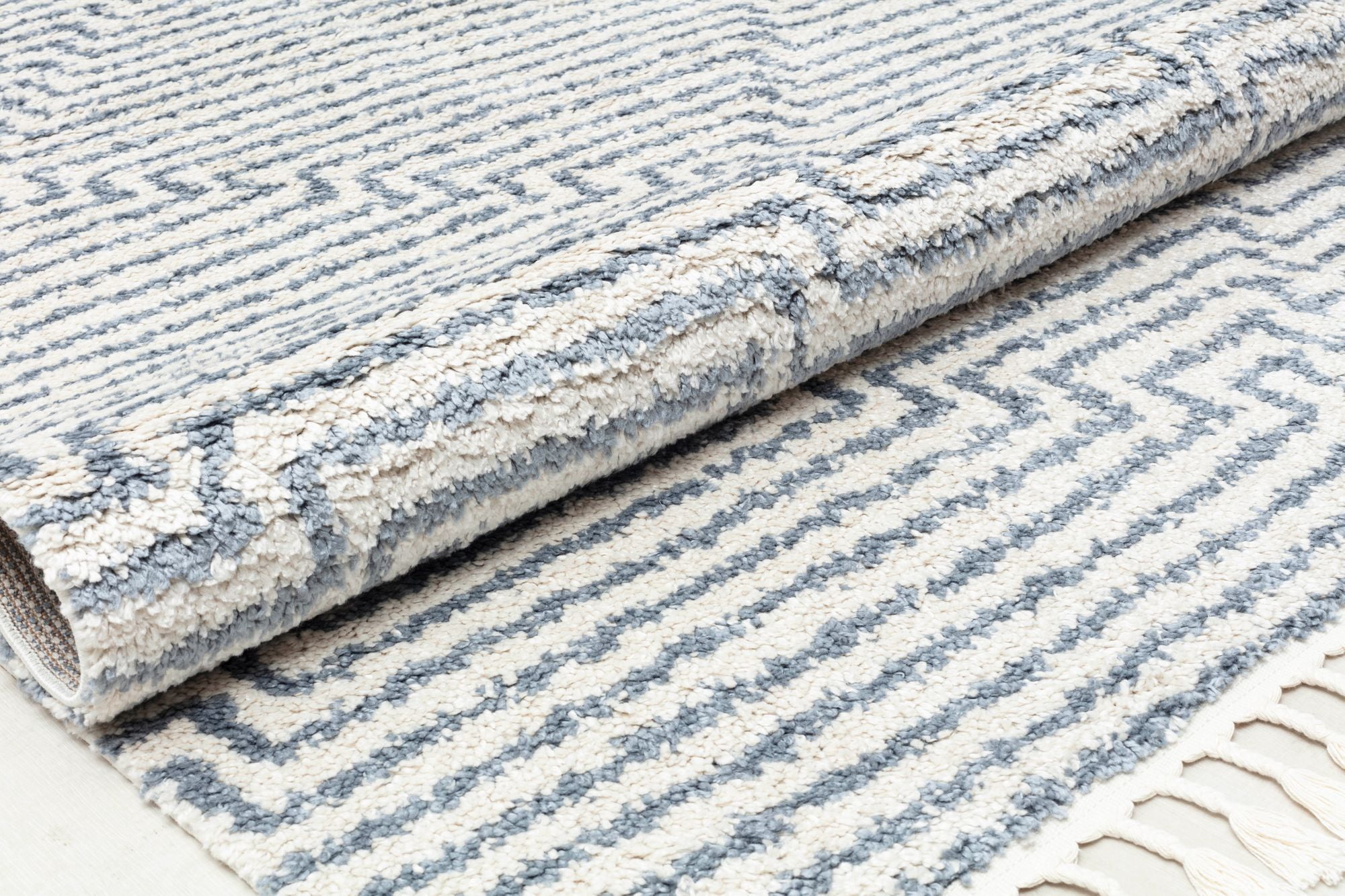 Rugs America BT20B Slowburn Stripe/Diamond Modern White Area Rug, 2'6" x 8'
