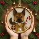 thumbnail image 5 of Adorno navideño de cristal con forma de perro de la costa, adorno navideño de cristal con forma de perro, decoración navideña de estilo costero, material de cristal duradero, base de metal,, 5 of 9