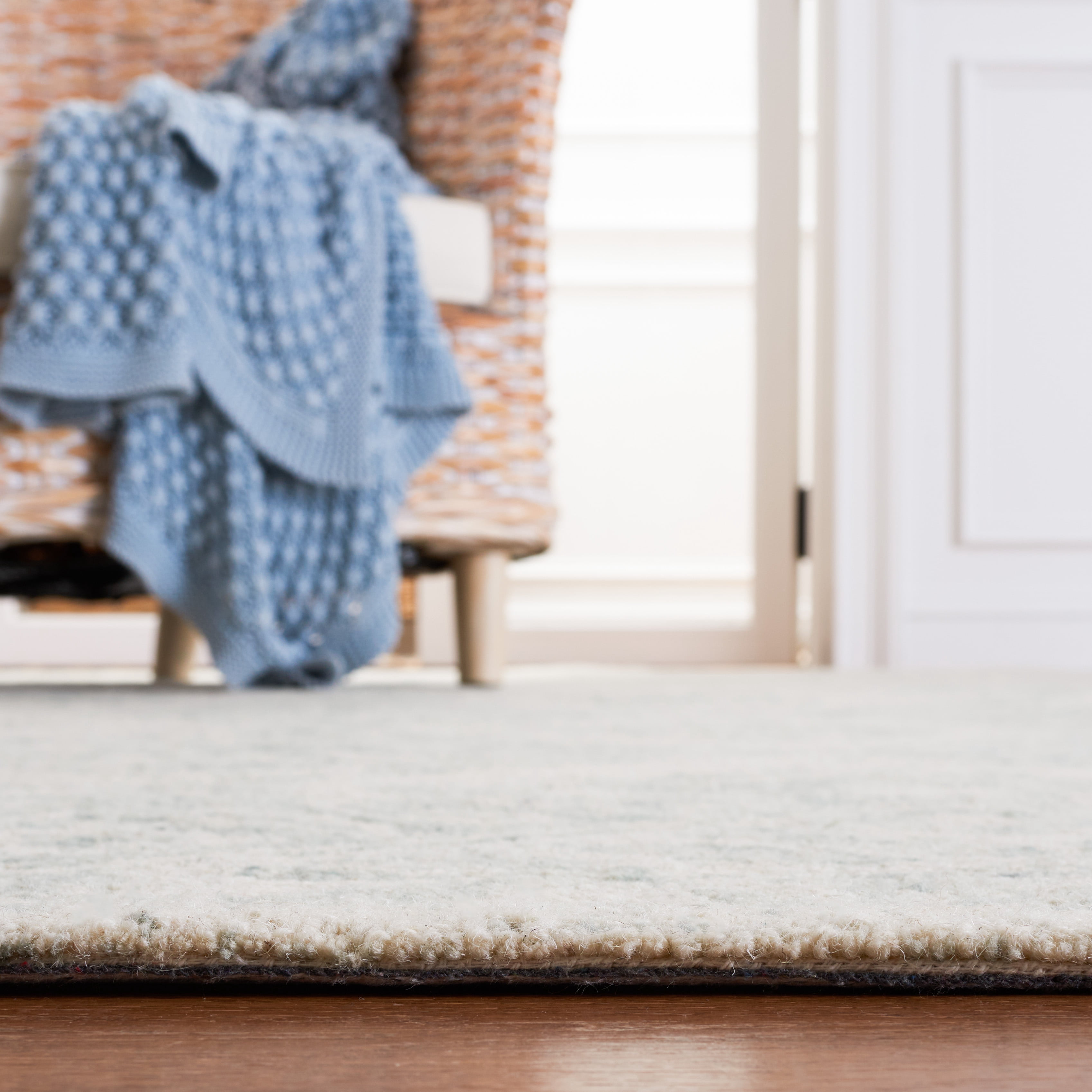 SAFAVIEH Martha Stewart Tufted Diamond Area Rug, Ivory/Light Blue, 5' x 8'