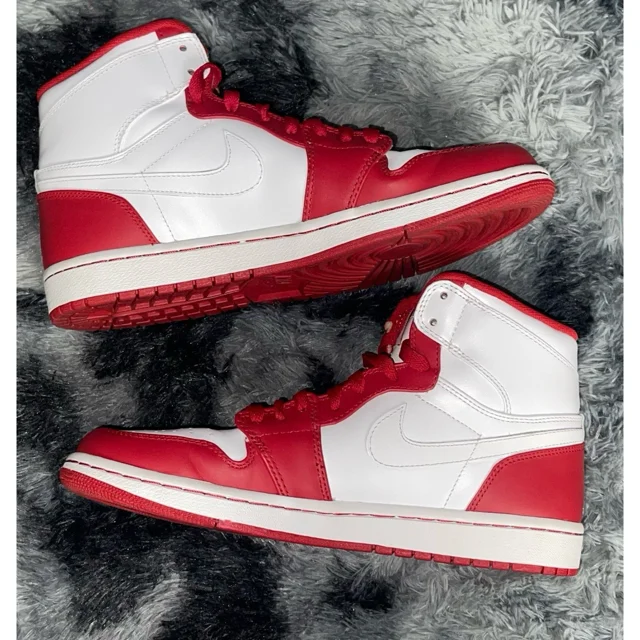 Size 10.5 - A i r-Jor-dan 1 High Color Pack - Varsity Red