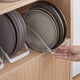 thumbnail image 4 of Bandeja organizadora de cocina de PET transparente: estante de almacenamiento multifuncional con diseño en capas para ahorrar espacio, se adapta a armarios y escritorios, 9,8 x 5,5 x 4,7 pulgadas, 4 of 6
