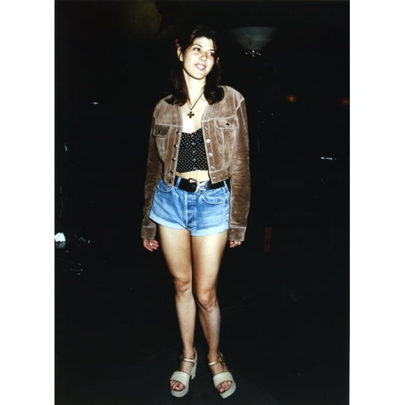 Marisa Tomei Posed in Blue Shorts Photo Print (8 x 10)