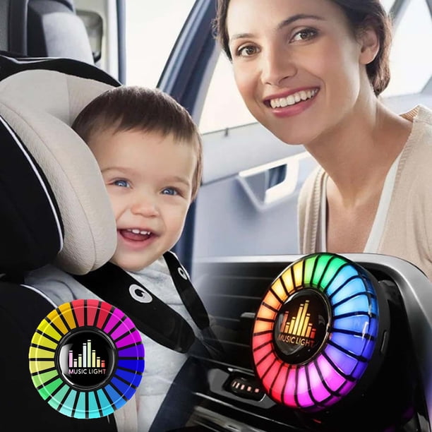 Difusor de aromaterapia para coche con luces ambientales LED • Activado por voz y sensible al sonido • 8 modos de color • Carga USB-C • Montaje para el clip de ventilación