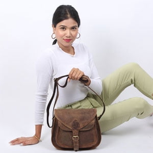 Leather Crossbody Tote Bag for Women – Distressed Tan Shoulder Satchel Purse for Travel and Daily Use