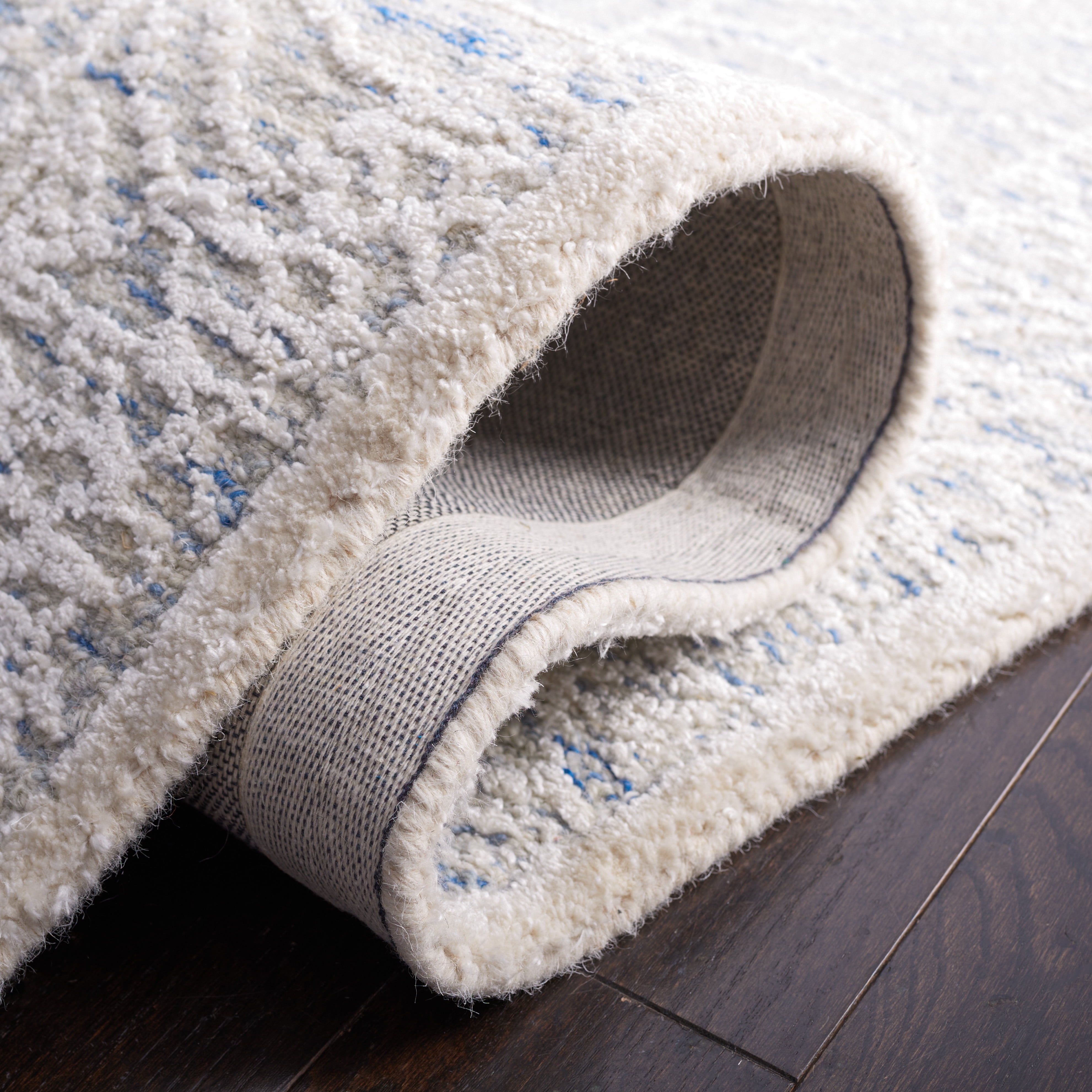 SAFAVIEH Precious Fabiana Geometric Area Rug, Blue/Ivory, 4' x 6'