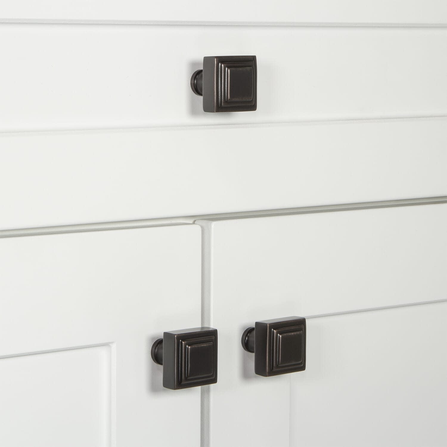 Grandeur 853407 Carre 1-1/4” Solid Brass Square Cabinet Knob - Brass