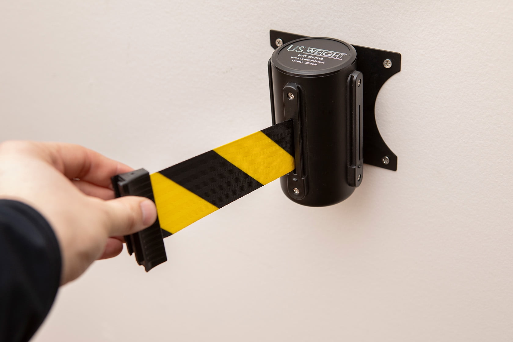 US Weight Wall Mount with Retractable 13' Belt