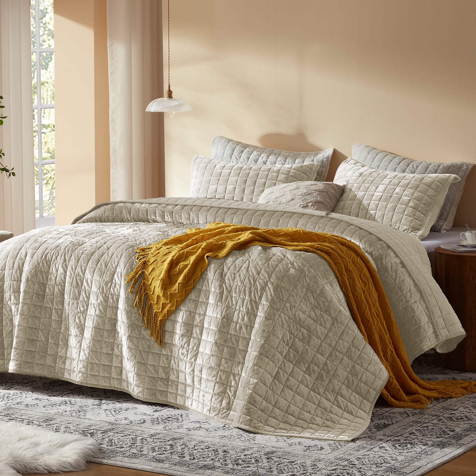 Velvet Quilt King Size-98''x106'', Lightweight Beige Velvet Comforter Set with 2 Pillow Shams, Soft Bedspread Coverlet Quilted Bedding Set for All Season