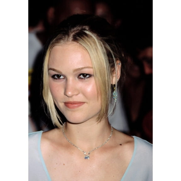 Julia Stiles At The Premiere Of "O", 8212001, Nyc, By Cj Contino. Celebrity (16 x 20)