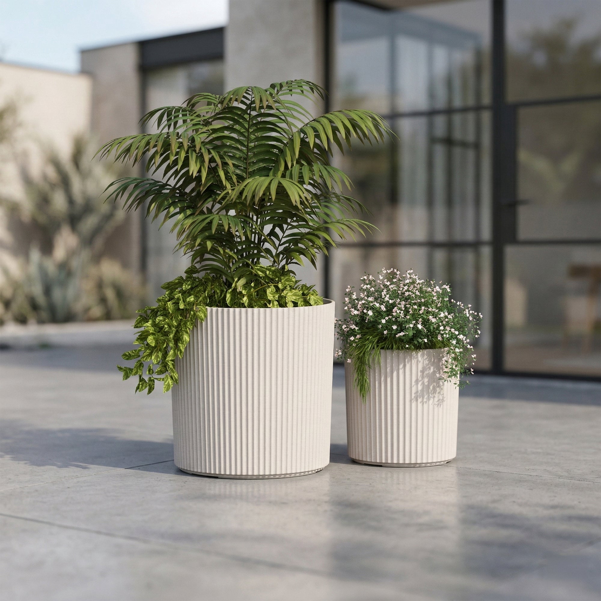 Serene 14in and 10in Round Chai Plastic Plant Planters with Drainage Holes, 2-Pack