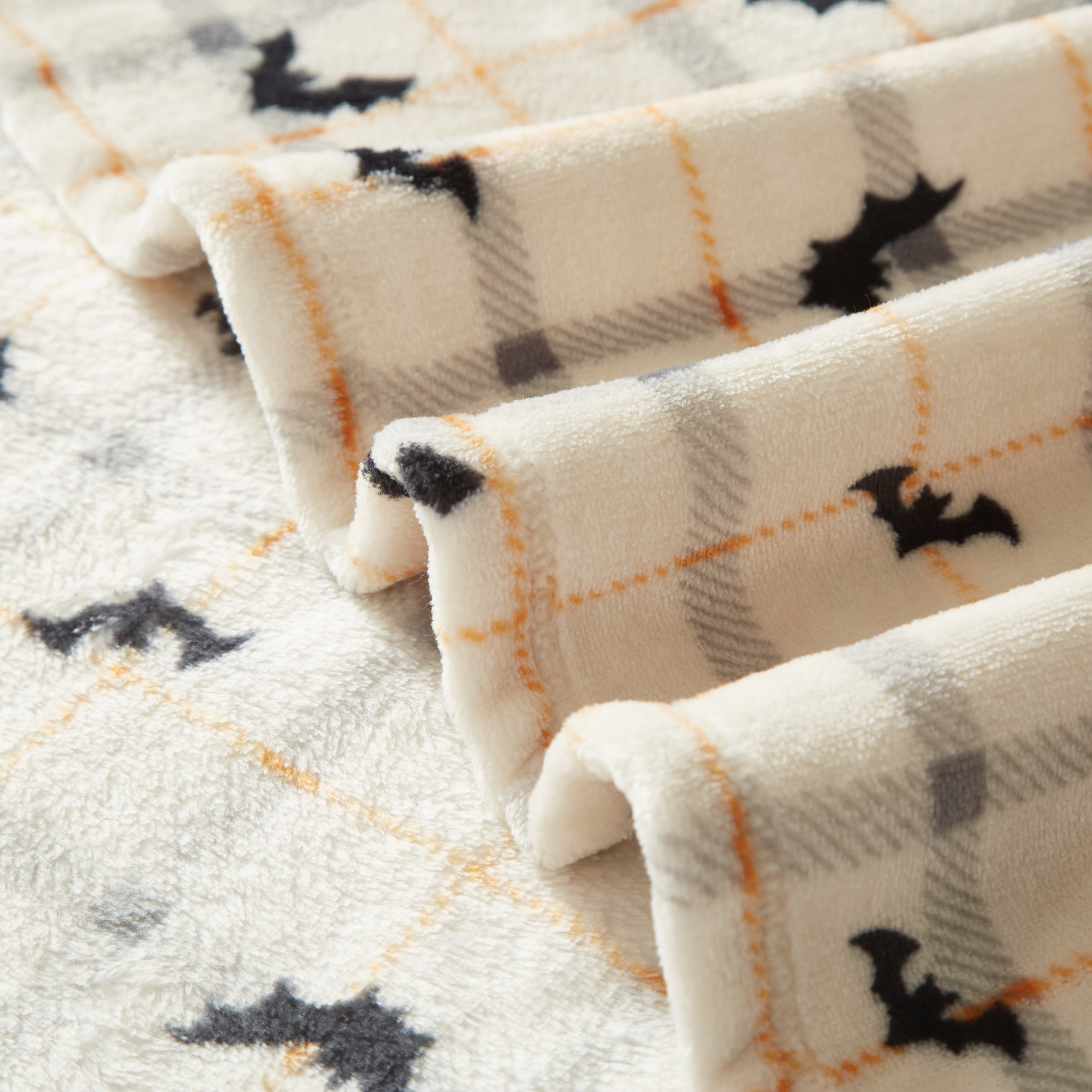 Way To Celebrate 50"x60" Off-White Plaid Bat Plush Throw