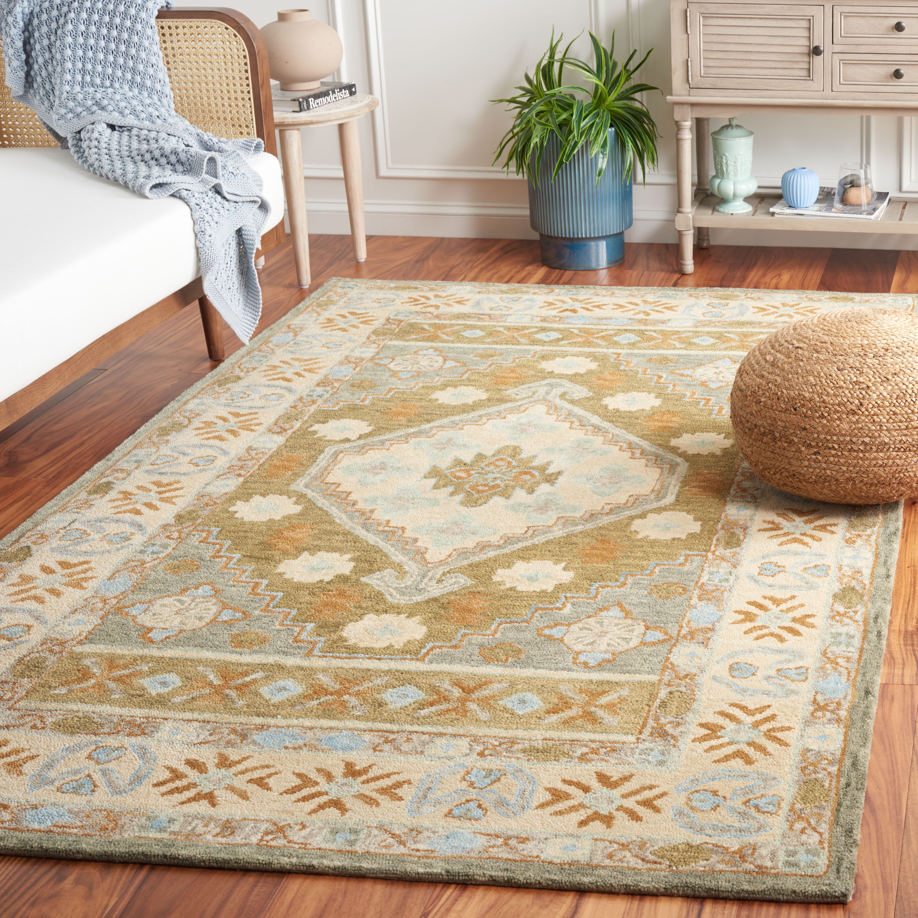 SAFAVIEH Heritage Devon Oriental Area Rug, Ivory/Light Blue, 4' x 6'