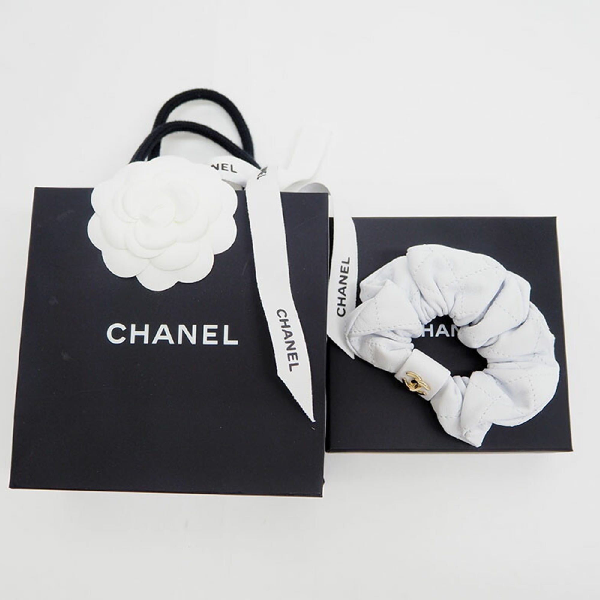 Pre-Owned CHANEL Leather Scrunchie AA7926 Lambskin White Hair Tie Matrasse  (Like New)