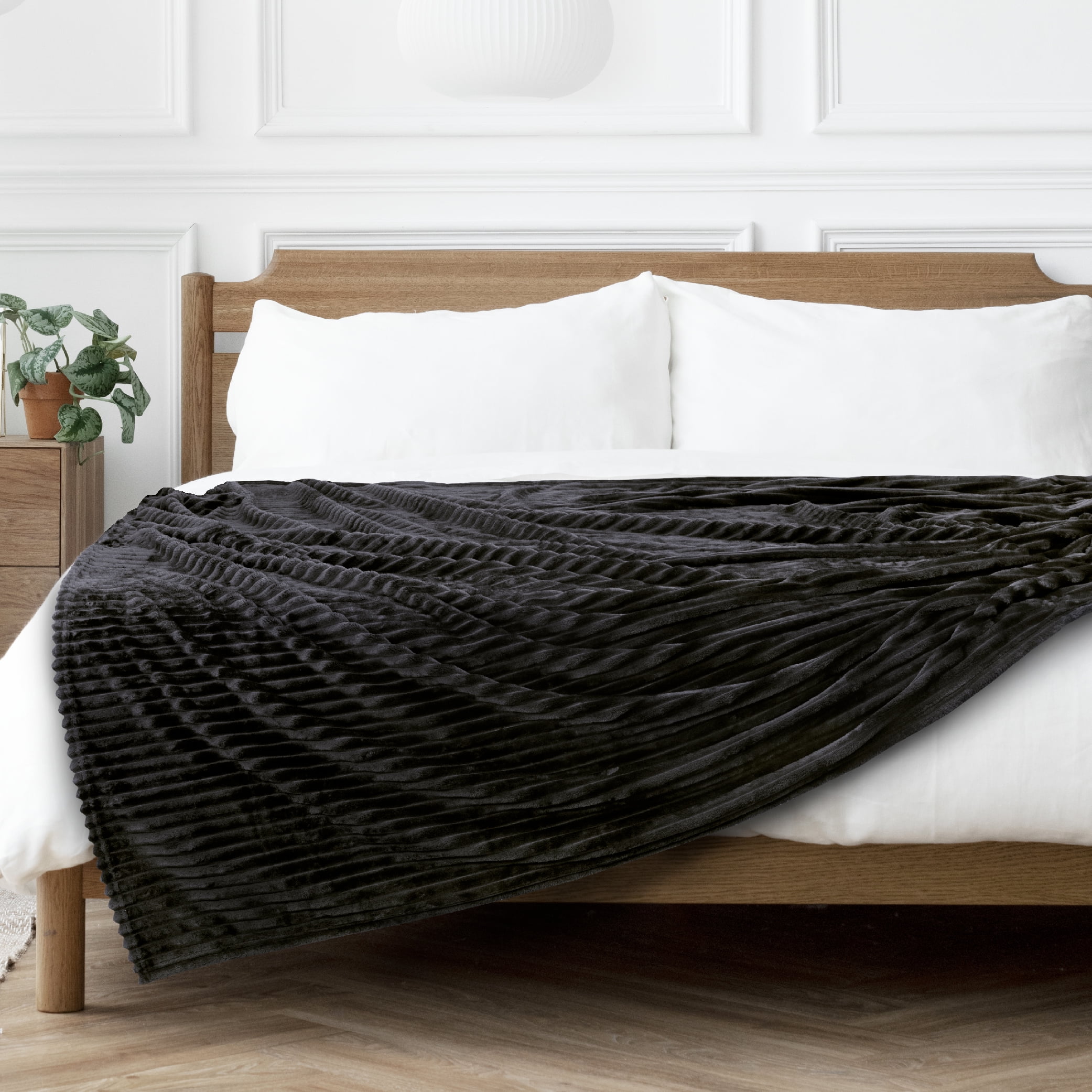 PAVILIA Soft Fleece Queen Bed Blanket Black, Large Fuzzy Plush Flannel Throw, Warm Cozy Ribbed Microfiber Blanket for Sofa Couch, Lightweight Striped Blanket, Black, 90x90