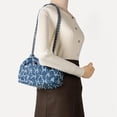 thumbnail image 4 of Bolso Hombro Tipo Cubo Mujer Denim Bowknot Con Cadena Hobo Bag para Viajes, 4 of 9