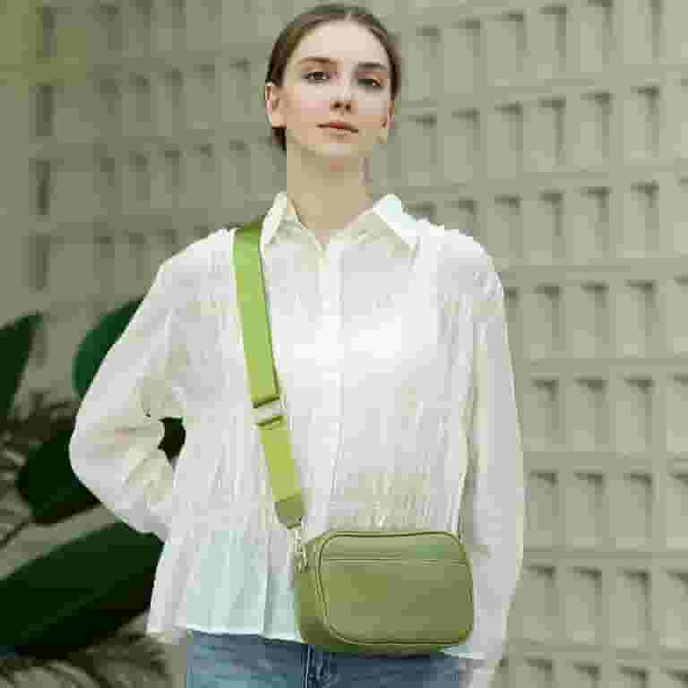 【SATUR】Zipcore 3-Way Sling Bag 3Colors Triple Zip Small Crossbody Bag for Women, Square Snapshot