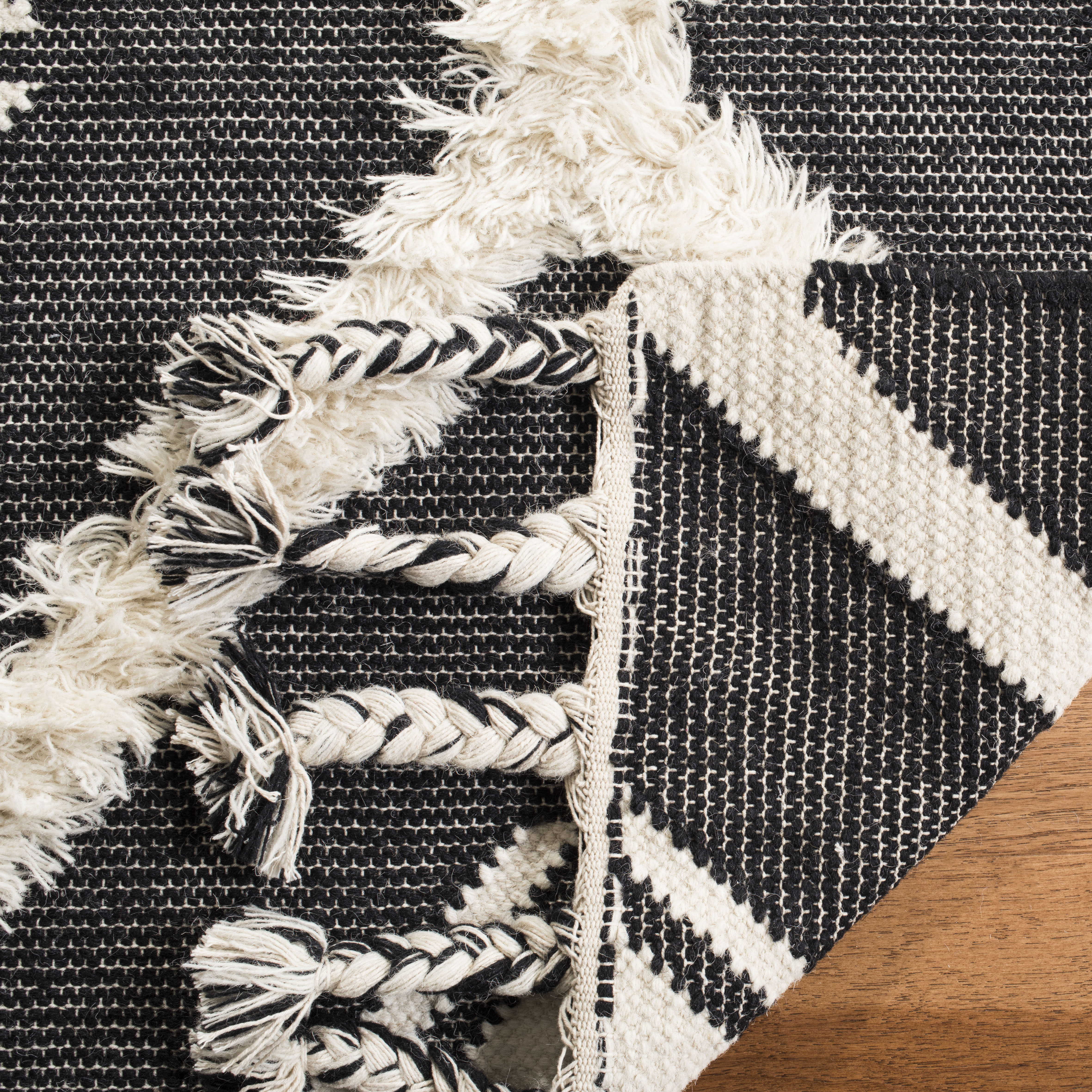 Safavieh Kenya Breana Geometric Area Rug, Black/Ivory, 8' x 10'