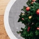 thumbnail image 5 of Fiudx Falda de Árbol de Arpillera Gris Auspiciosa, Tela Suave No Tejida, Flecos de Piel Sintética de Lujo, Fácil Instalación Autoadhesiva, Perfecta para Decorar El Árbol de Navidad, Tamaño 48 X 48 Pu, 5 of 6